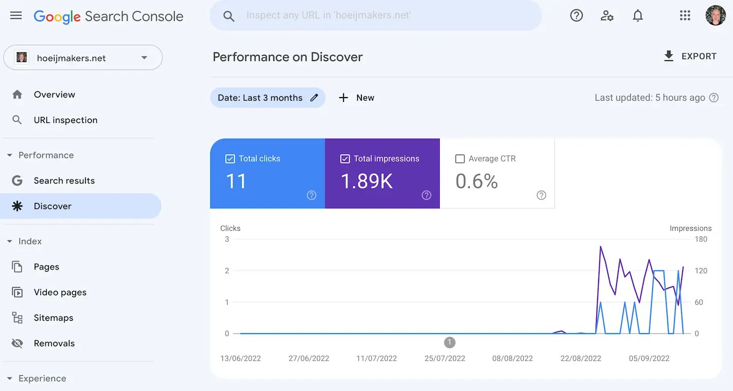 On the left the new navigation item, on the right the traffic report in Google Search Console.