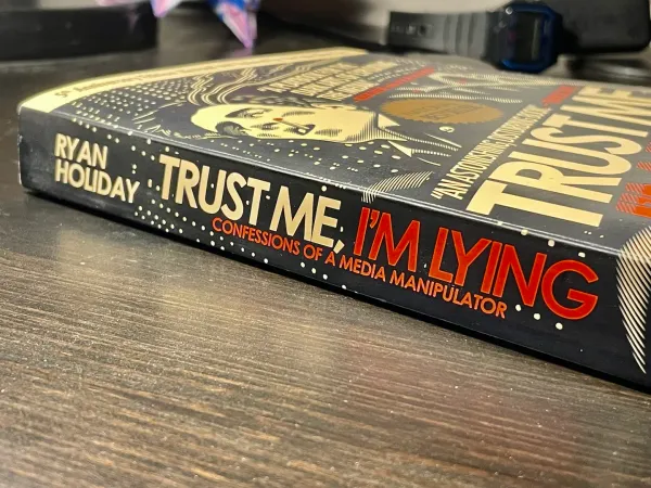 Review: Trust me, I am lying by Ryan Holiday. 5th Anniversary edition: Revised and updated for the Fake News Era.